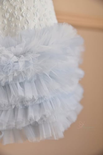 فستان بطبقات التل سماوي ( مدة التجهيز ٧-١٠ ايام )