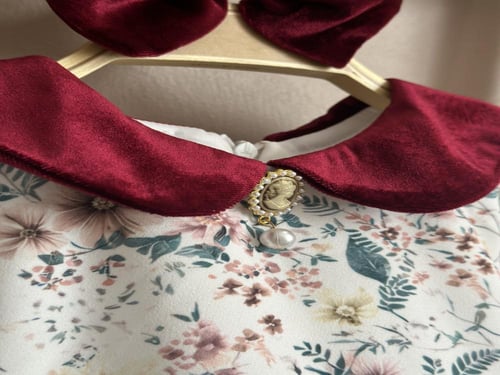 فستان سكري بحزام وياقه عودي ٣-١٢ سنة مع شنطة وفيون...