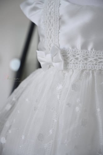 فستان مواليد ابيض