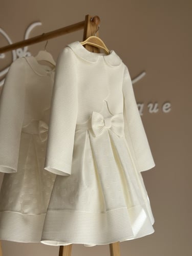 فستان ابيض بجاكت