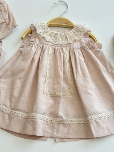 فستان مواليد وردي مع طاقية وشوز