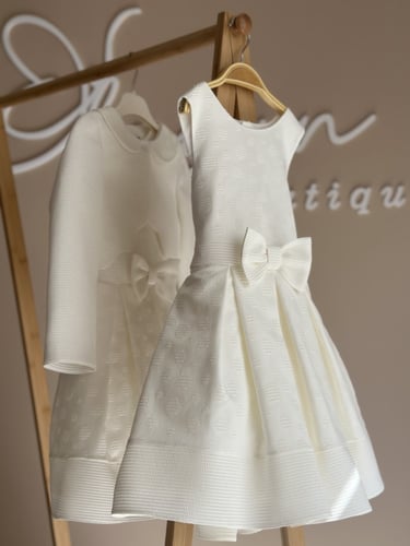 فستان ابيض بجاكت