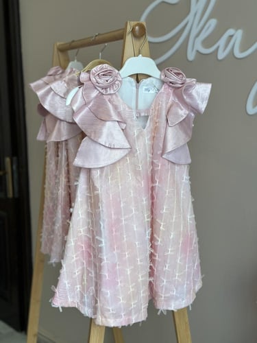 فستان بالوان قوس قزح ..