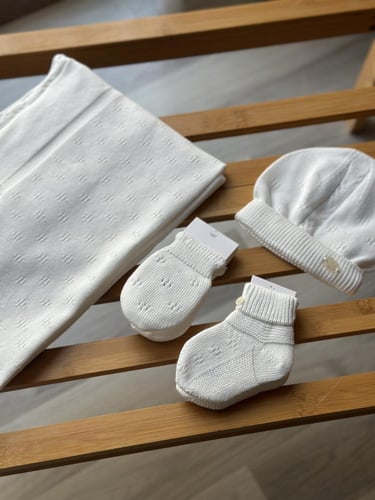 طقم حديثي الولاده ولادي ( ابيض )