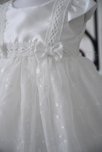 فستان مواليد ابيض