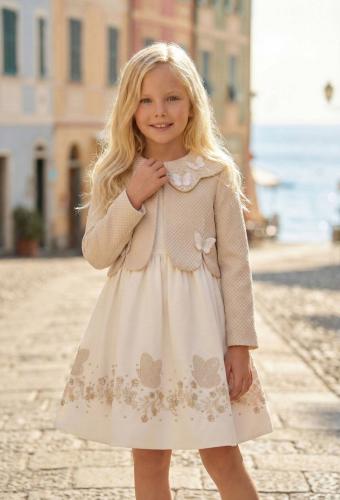 فستان ابيض مع تطريز بيج ( جاكت بيج شتوي )