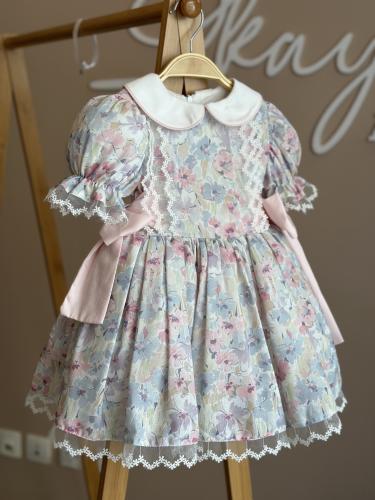 فستان بالوان زاهيه وتفاصيل انيقة