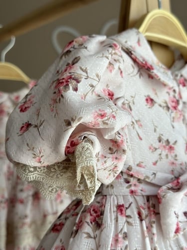 فستان وردي مورد ٩ شهور الى ٣ سنوات