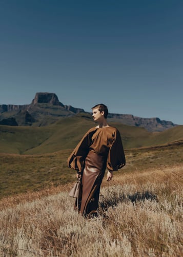 Poléne Paris | Numéro Huit | Edition Textured Taup...