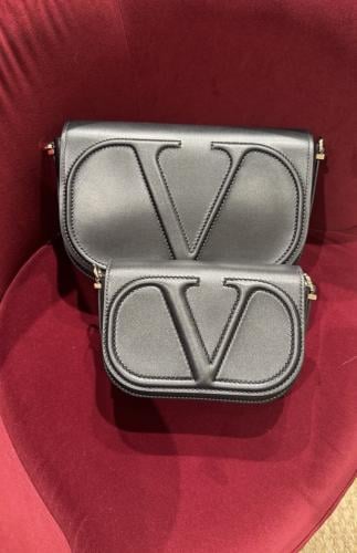 Valentino Medium size