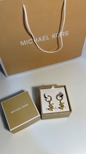 حلق مايكل كورس