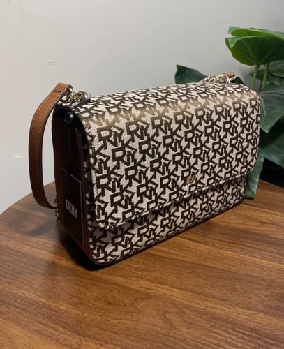 شنطه دكني وسط