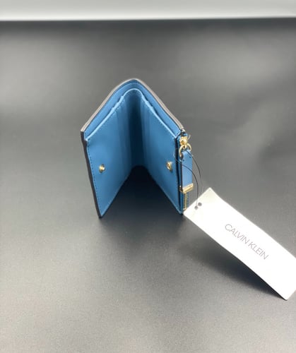 محفظة كالفن كلاين