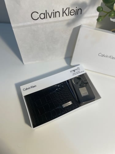 طقم كالفن كلاين رجالي محفظه و ميداليه