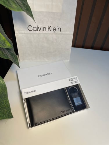 طقم كالفن كلاين محفظه و ميداليه