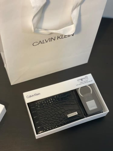 طقم كالفن كلاين رجالي محفظه و ميداليه