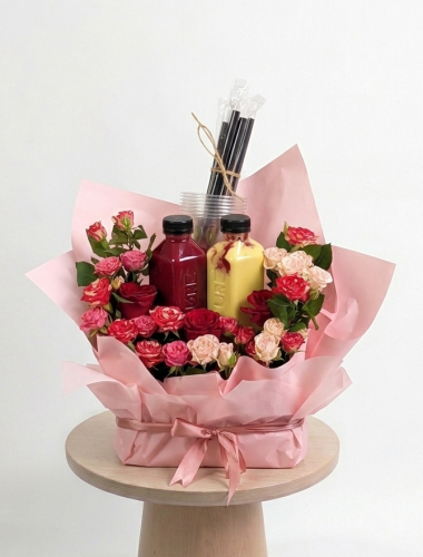 باقة ورد وعصيرات طبيعية 🌹🥤