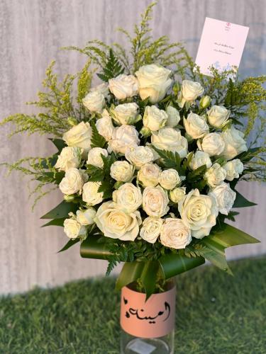 فازة ورد ابيض