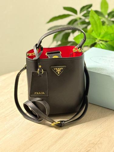 شنطة برادا PRADA
