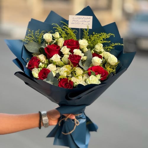 باقة ورد احمر وابيض