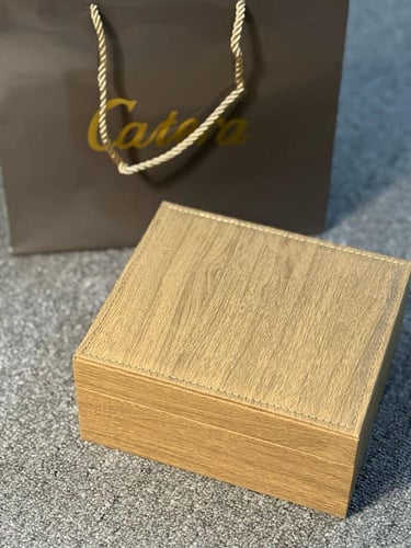 طقم رجالي ذهبي مع كحلي Catera