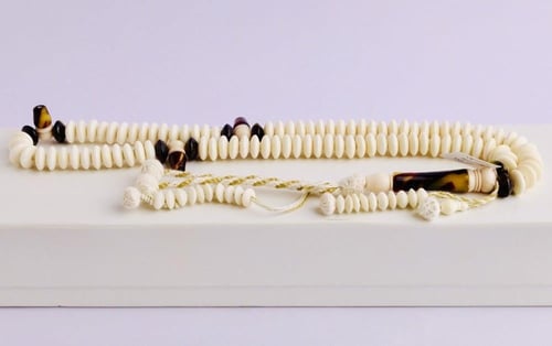 سبح عظم مبطط 10ملم مطعم بخامات 99 تكتيل كورة