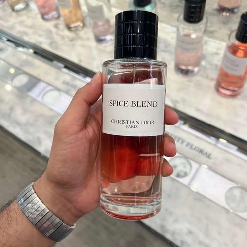 عطور ديور الحصرية مع الورد