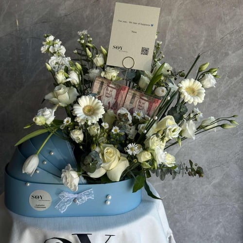 هندول مواليد بتنسيق ورد طبيعي مع مبلغ نقدي 200 ريا...