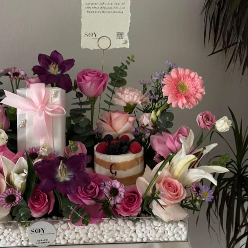 بوكس فلورنس الفاخر – ورود طبيعية مع عطر روبرتو كفا...