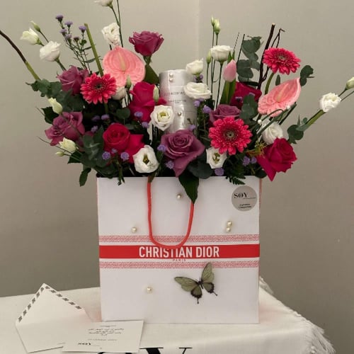 عطور ديور الحصرية مع الورد