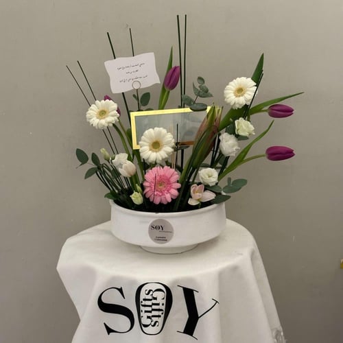 تنسيق زهور مميز مع هدية نقدية