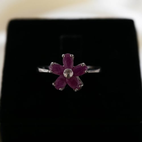 طقم بناتي فضة و الاحجار الكريمة