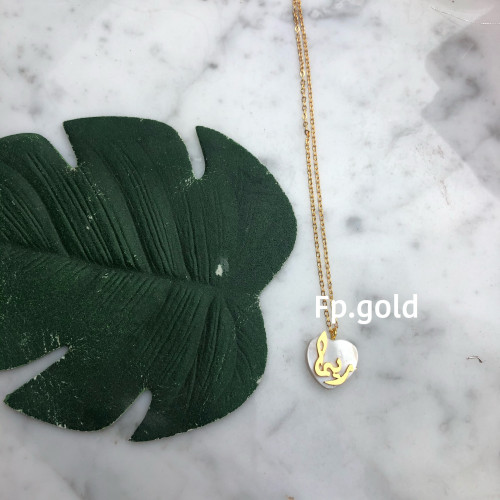 قلاد صدف قلب مطلي ذهب الاسم بالجهتين