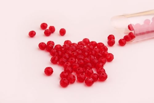 خرز كريستالي أحمر - قطر 6ملم