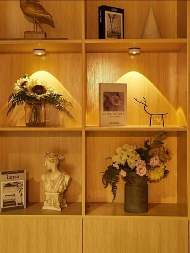 3 مصابيح LED سبوت ، تثبت بلاصق ، تعمل بريموت وتحكم...