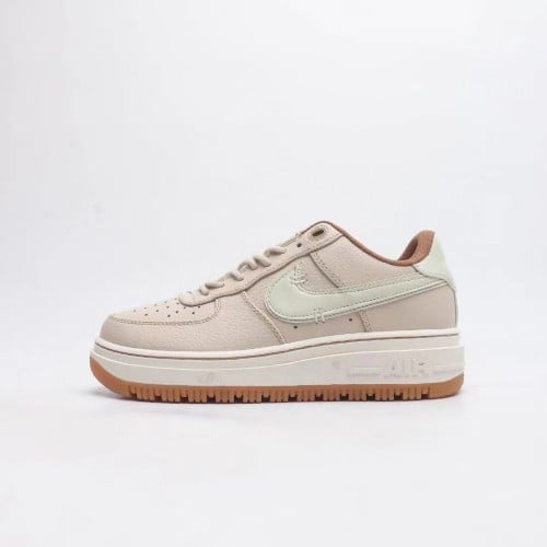 Nike Air Force 1 Luxe