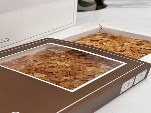 تشيز التمر باللوز المحمص حكاية ميلا