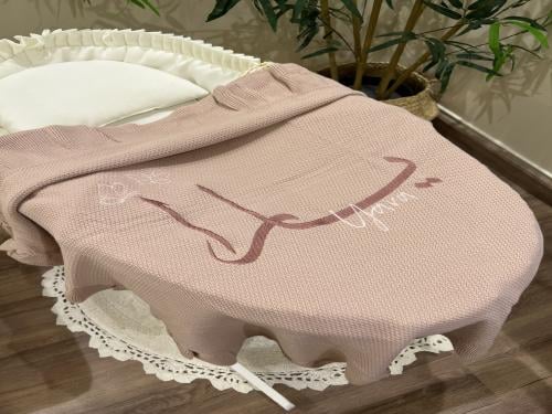 بطانيه لحمي مع تطريز