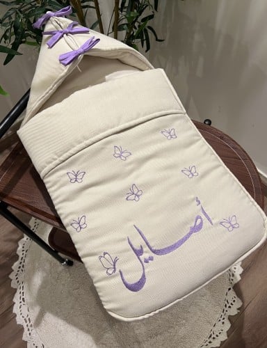 مدس مع فراشات واسم