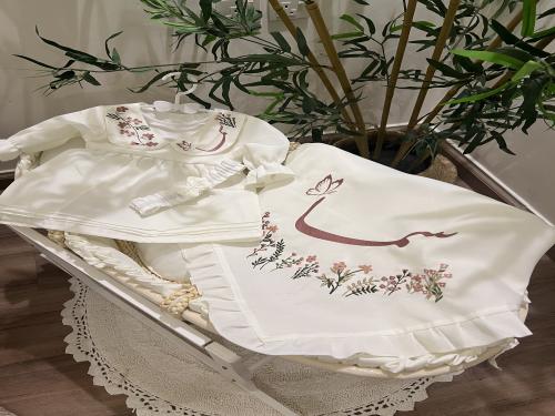 مفرش+لبس مطرز بالاسم