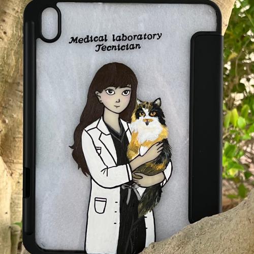 رسم على كفر ايباد بشخصيه مع قط