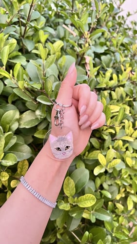 ميداليه بشكل قطتك ( حسب الطلب)