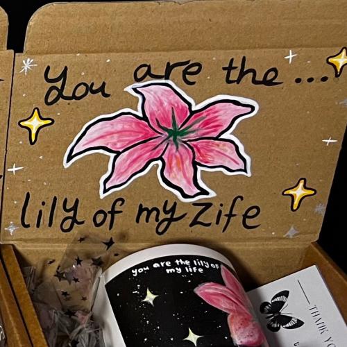 بوكس ورد الليليوم المرسوم يدوي