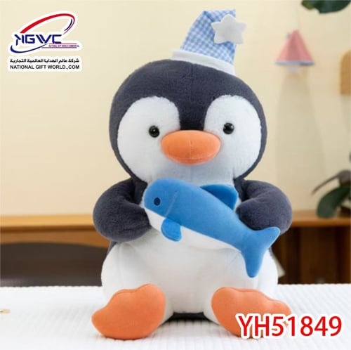 دمية البطريق القطيفة المرحة مع سمكة القرش