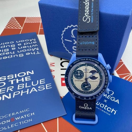 اوميغا سواتش الشهيرة القمر الازرق العملاق