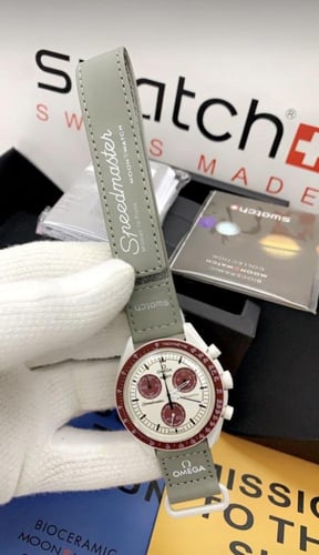 اوميغا سواتش الشهيرة مون سواتش بلوتو