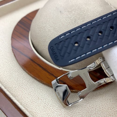 ساعة اوميغا اوتوماتيك سي ماستر 007