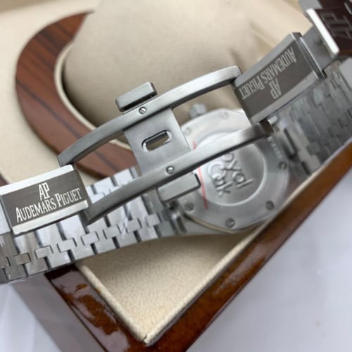 ساعة اوديمار بيغيه