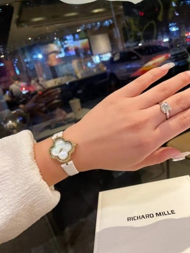 ساعة فان كليف النسائية