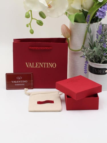 ملحقات فالنتينو طبق الاصل